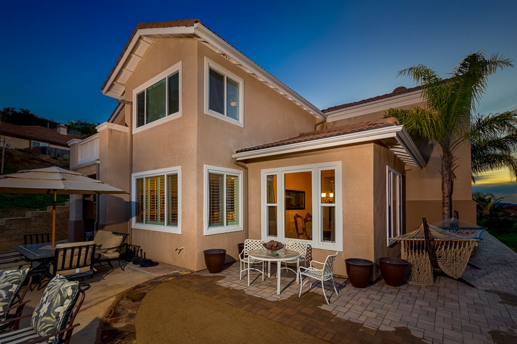 941 Bellagio Road Escondido, CA 92027 - Photo 5 of 25 Gallery Image 5