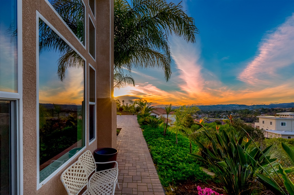 941 Bellagio Road Escondido, CA 92027 - Photo 7 of 25 Gallery Image 7