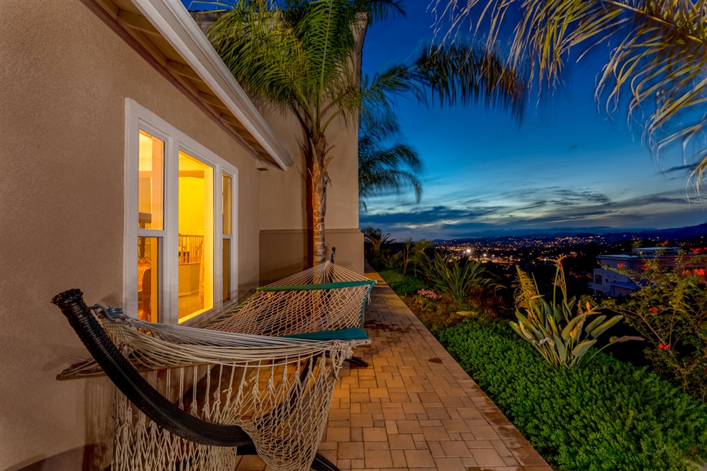 941 Bellagio Road Escondido, CA 92027 - Photo 8 of 25 Gallery Image 8
