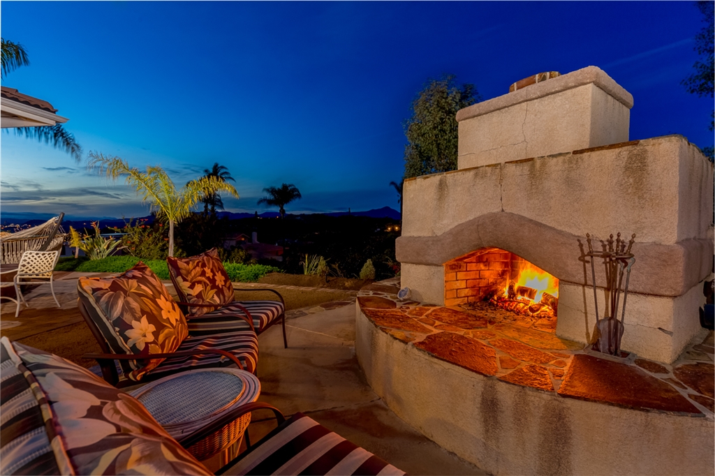 941 Bellagio Road Escondido, CA 92027 - Photo 9 of 25 Gallery Image 9