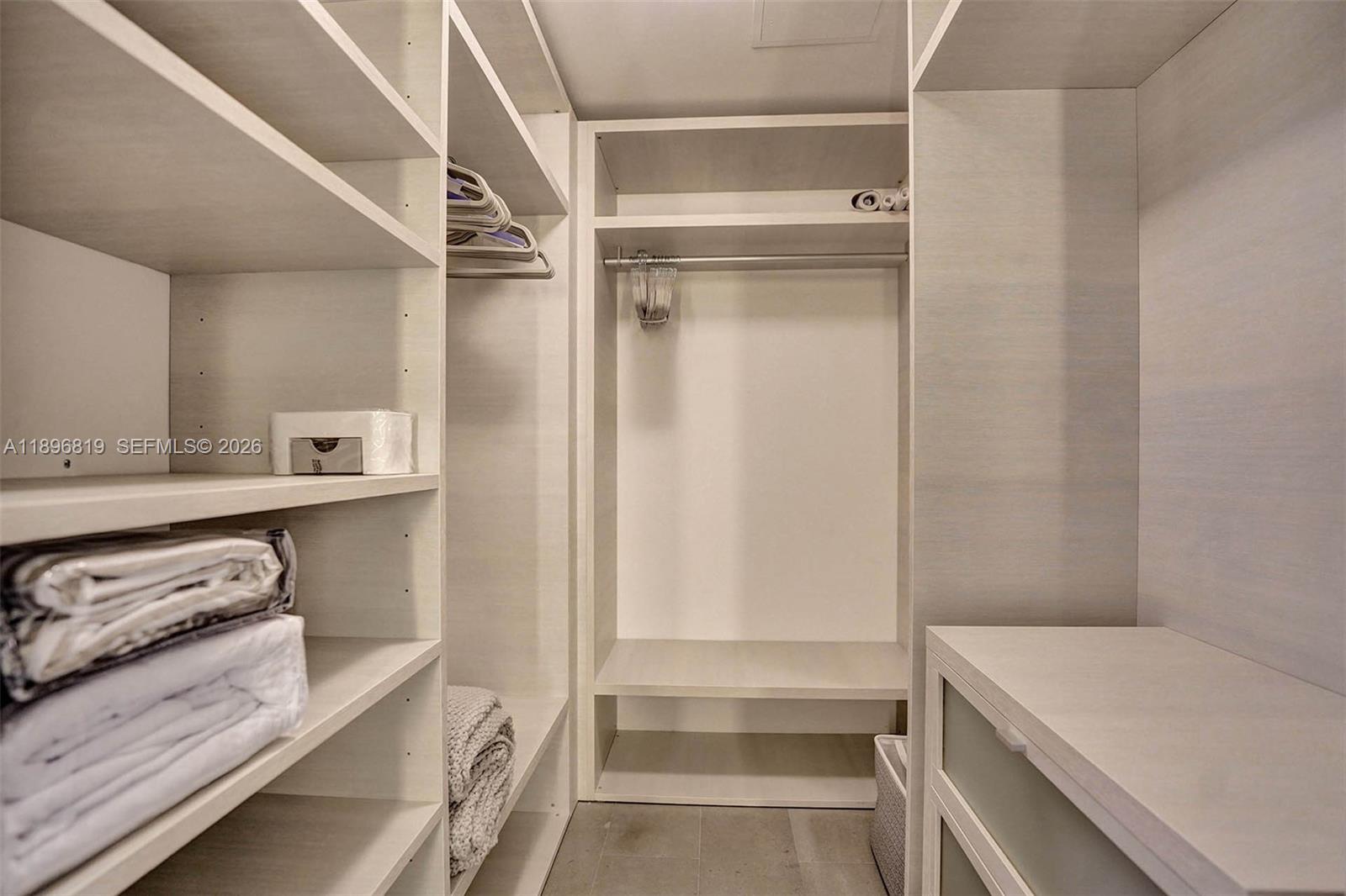 88 Southwest 7th Street, Unit 1408 Miami, FL 33130 - Photo 12 of 16