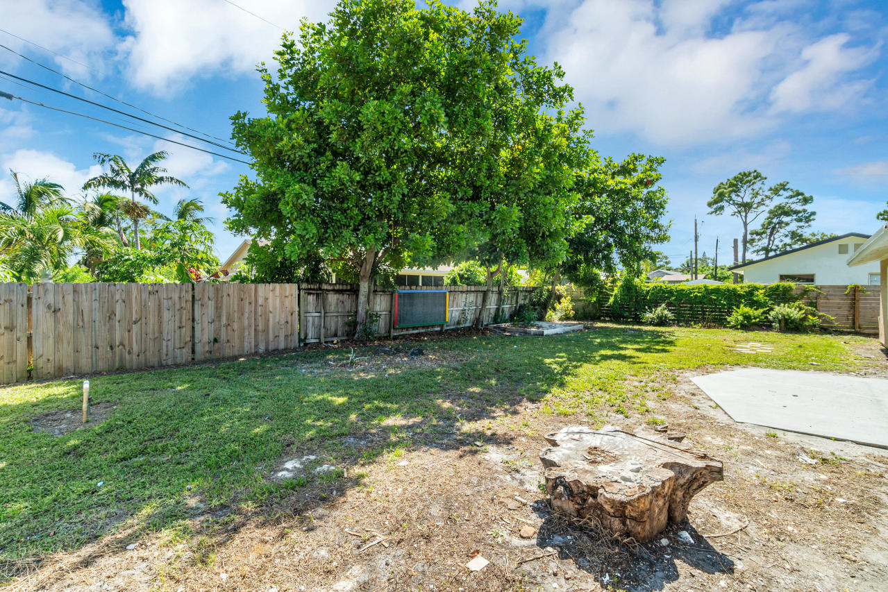 3526 Ivanhoe Avenue Boynton Beach, FL 33436 - Photo 25 of 29 a view of a backyard with a garden