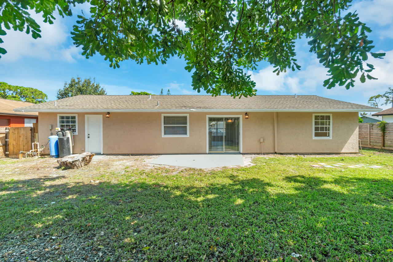 3526 Ivanhoe Avenue Boynton Beach, FL 33436 - Photo 27 of 29 front view of a house and a yard