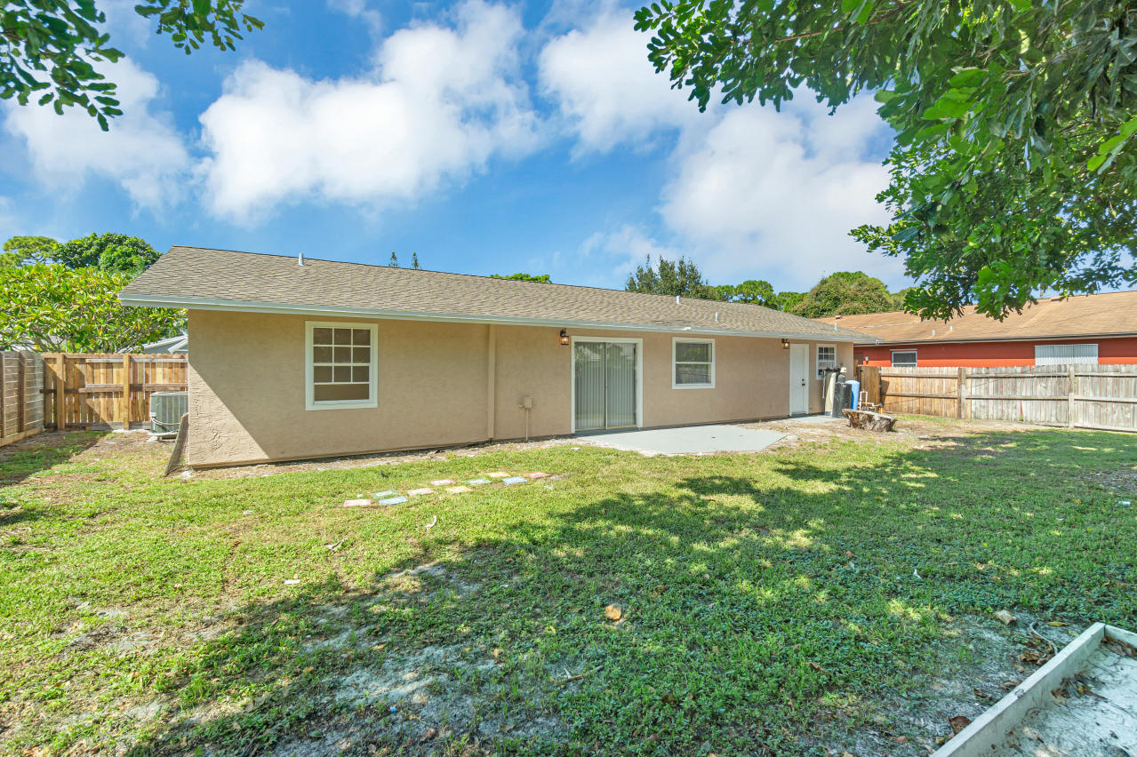 3526 Ivanhoe Avenue Boynton Beach, FL 33436 - Photo 28 of 29 front view of house with a yard