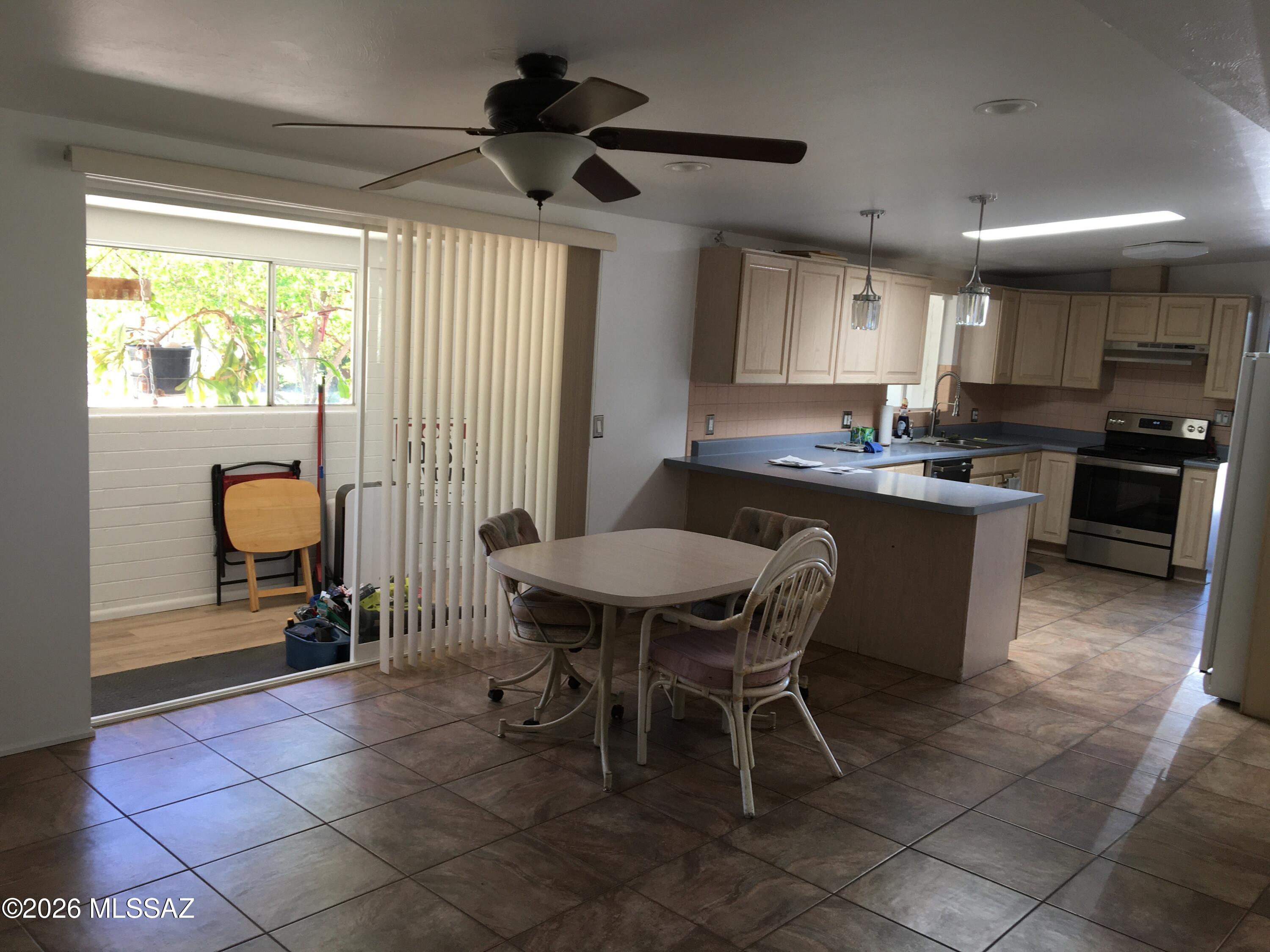 1301 North Painted Hills Road Tucson, AZ 85745 - Photo 5 of 35