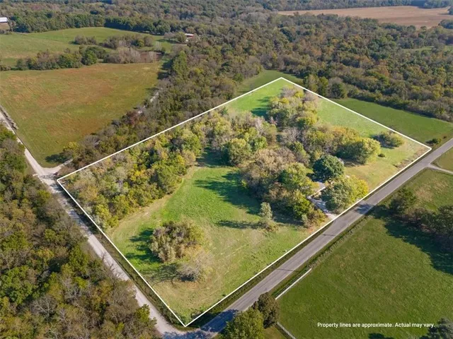 $450,000 | 5600 East Poney Creek Road, Freeman, MO 64746