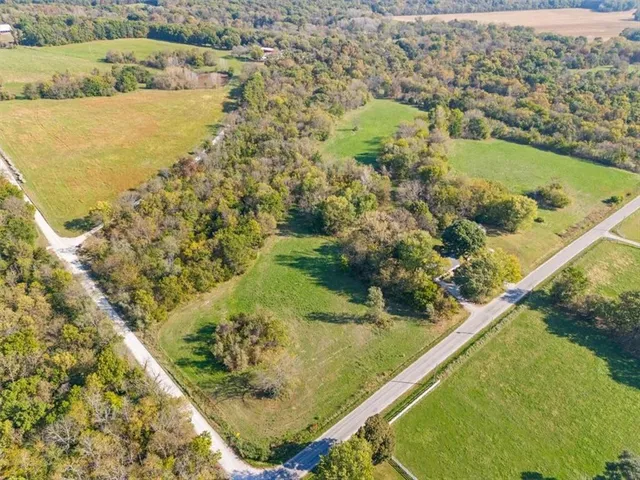 $425,000 | 5600 East Poney Creek Road, Freeman, MO 64746