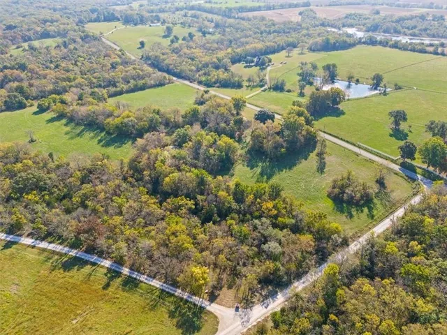 $425,000 | 5600 East Poney Creek Road, Freeman, MO 64746