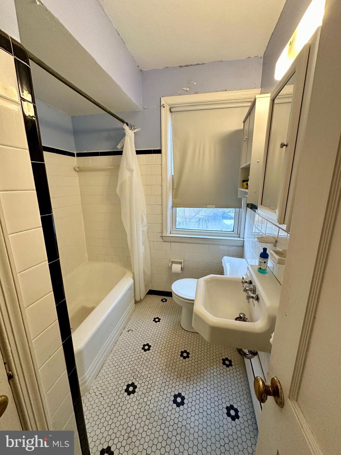 5923 Glenkirk Road Baltimore, MD 21239 - Photo 4 of 12 Classic black & white bathroom