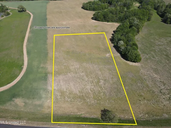 $100,000 | 5 Como Trace Drive, Senatobia, MS 38668