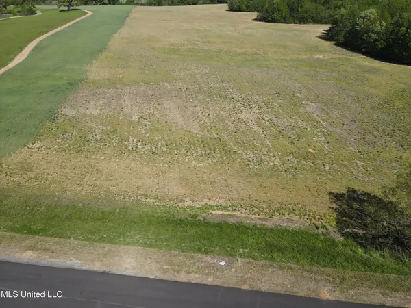 $100,000 | 5 Como Trace Drive, Senatobia, MS 38668