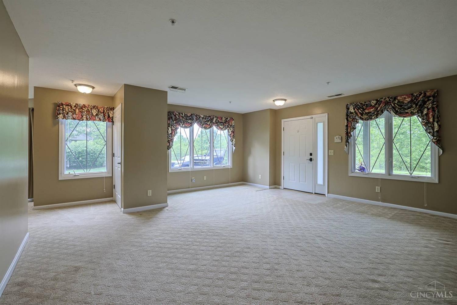 206 Edinburgh Lane Springdale, OH 45246 - Photo 7 of 25
