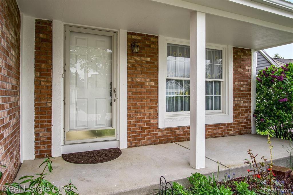 456 Farmridge Court Rochester Hills, MI 48307 - Photo 5 of 33