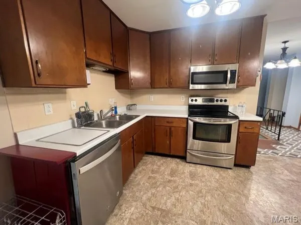 $220,000 | 12 Hillcrest Drive, Hannibal, MO 63401