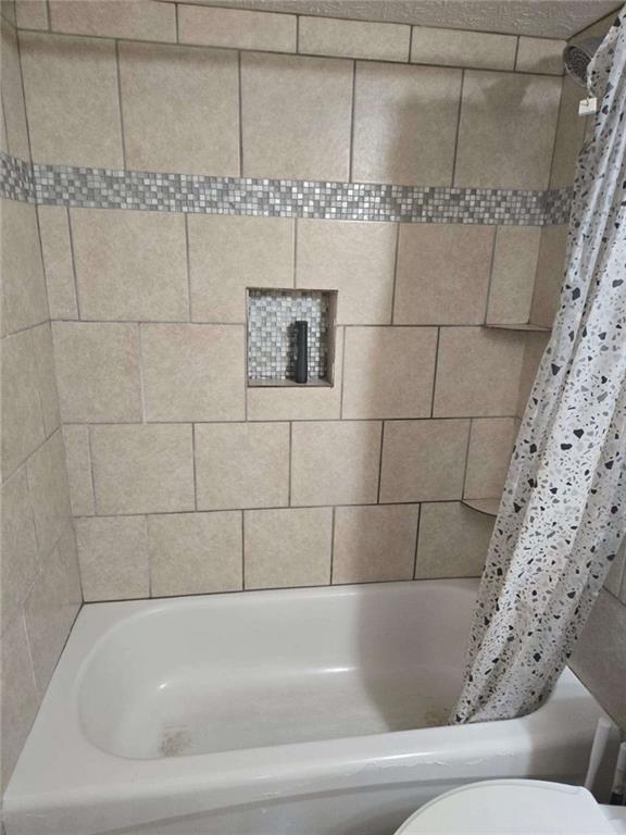 5578 Marbut Road Lithonia, GA 30058 - Photo 12 of 19 a bathroom with a bathtub