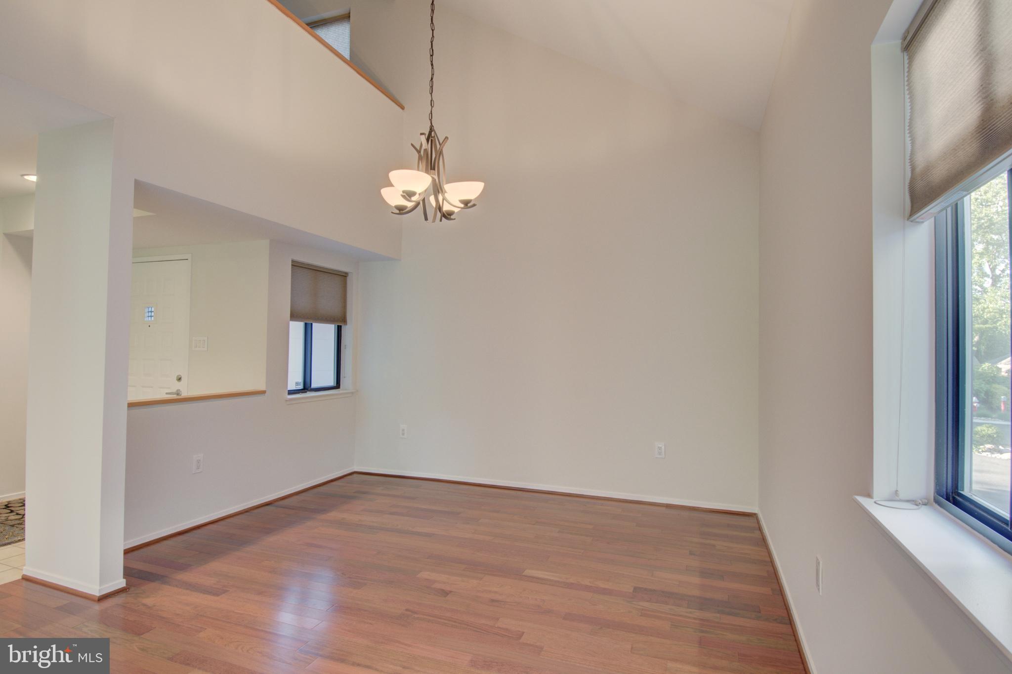 11043 Solaridge Drive Reston, VA 20191 - Photo 5 of 25