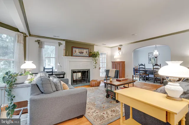 $824,000 | 423 West Colonial Highway, Hamilton, VA 20158