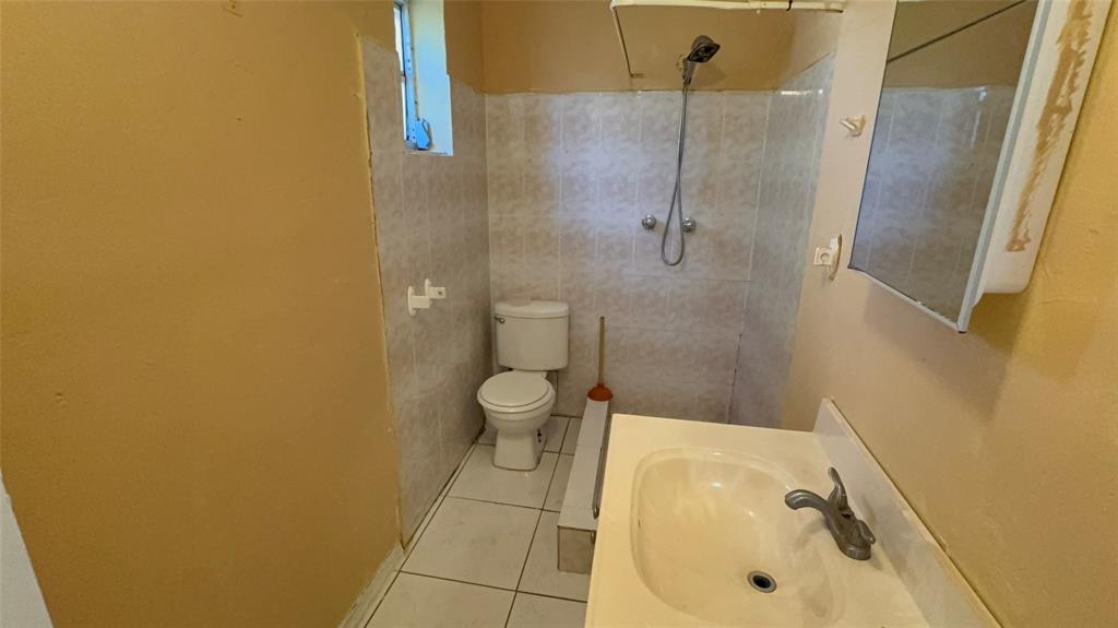 45 Northeast 146th Street, Unit B Miami, FL 33161 - Photo 9 of 16 a bathroom with a sink and a tub