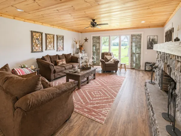 $430,000 | 2600 State Line Road West, Hazel, KY 42049