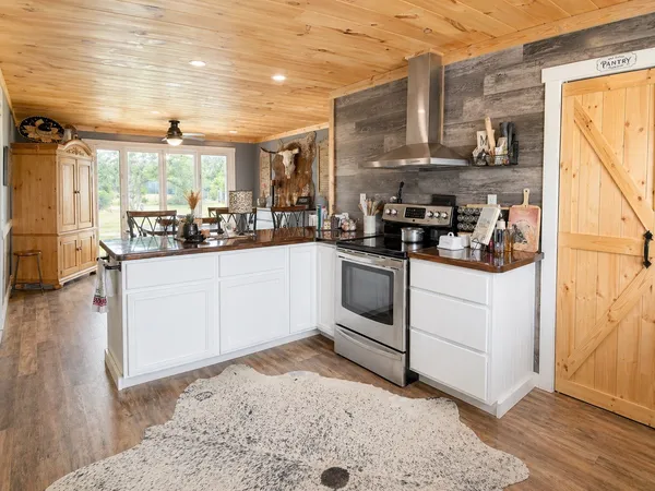$430,000 | 2600 State Line Road West, Hazel, KY 42049