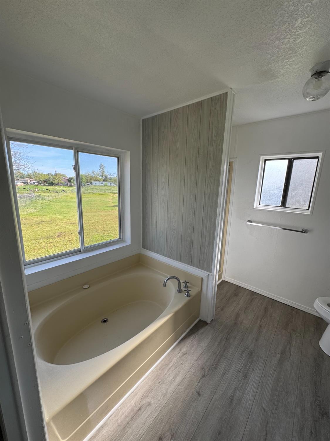 28640 Ward Street Madera, CA 93638 - Photo 21 of 31 a bathroom with a bathtub and a window