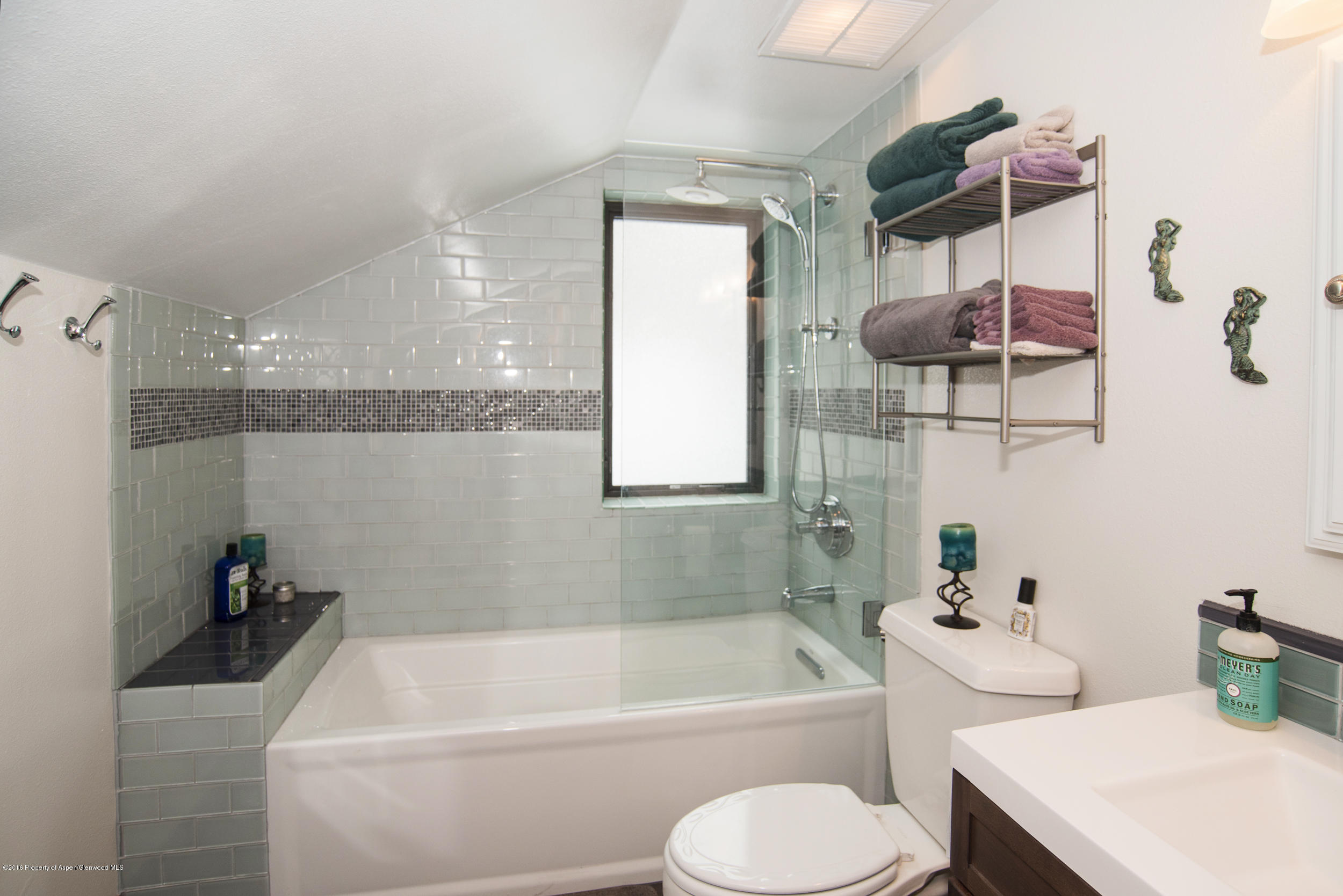 357 Elk Mountain Drive Redstone, CO 81623 - Photo 20 of 40 a bathroom with a sink a toilet and bathtub