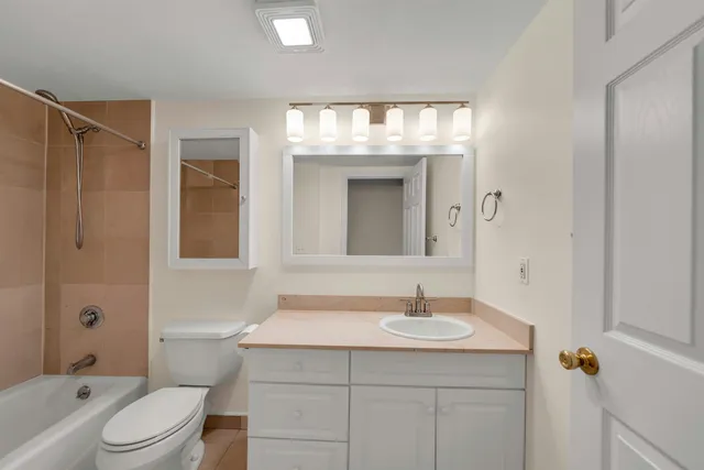 $4,800 | 350 7th Street, Unit 2E, Hoboken, NJ 07030