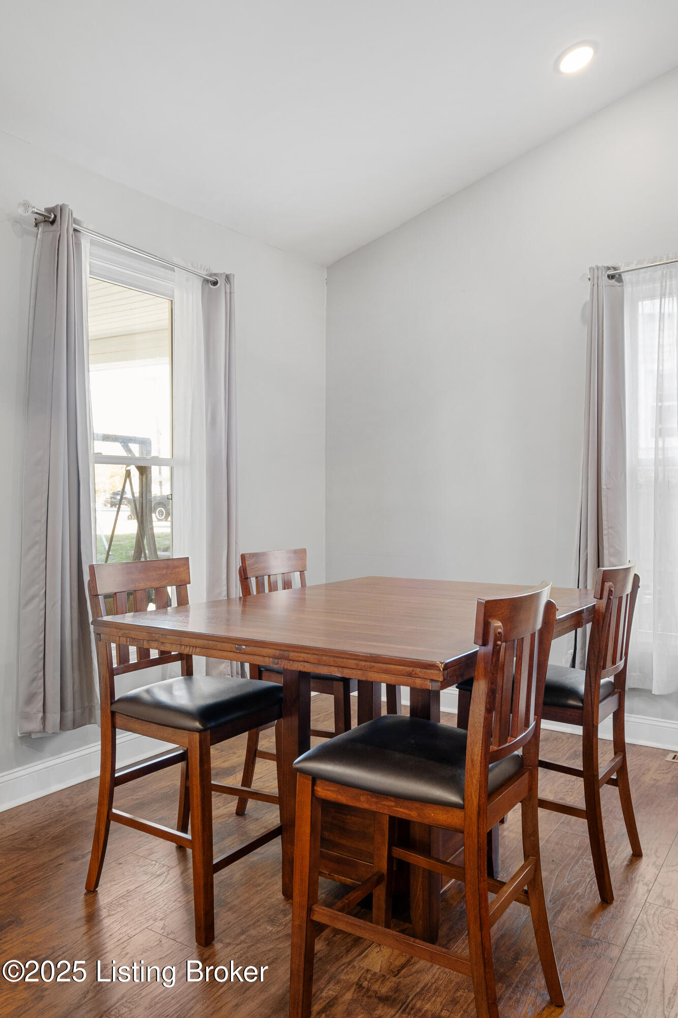 3063 University Road Louisville, KY 40206 - Photo 16 of 39 Dining area