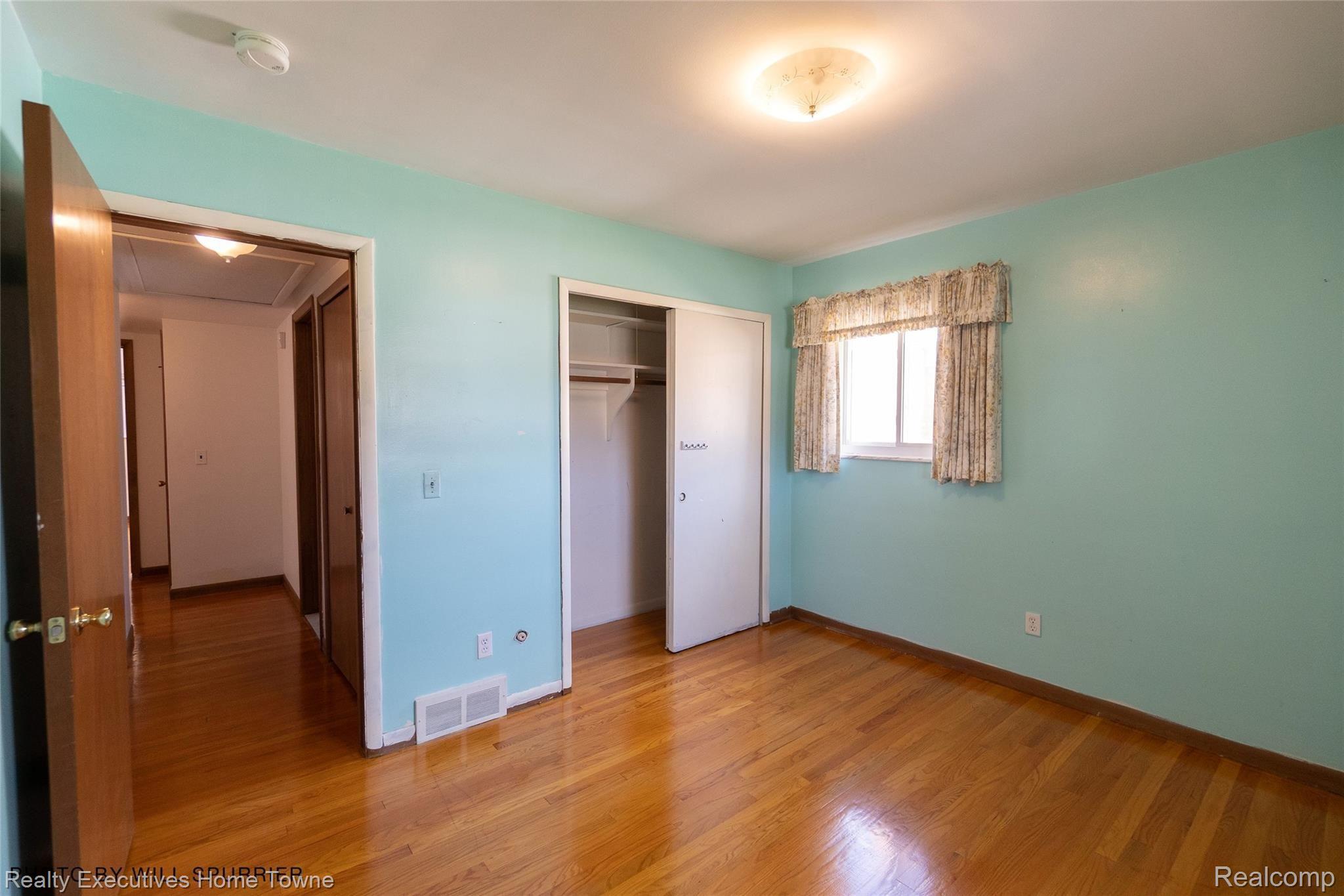 11420 Racine Road Warren, MI 48093 - Photo 26 of 35 Bedroom3(2).jpg
