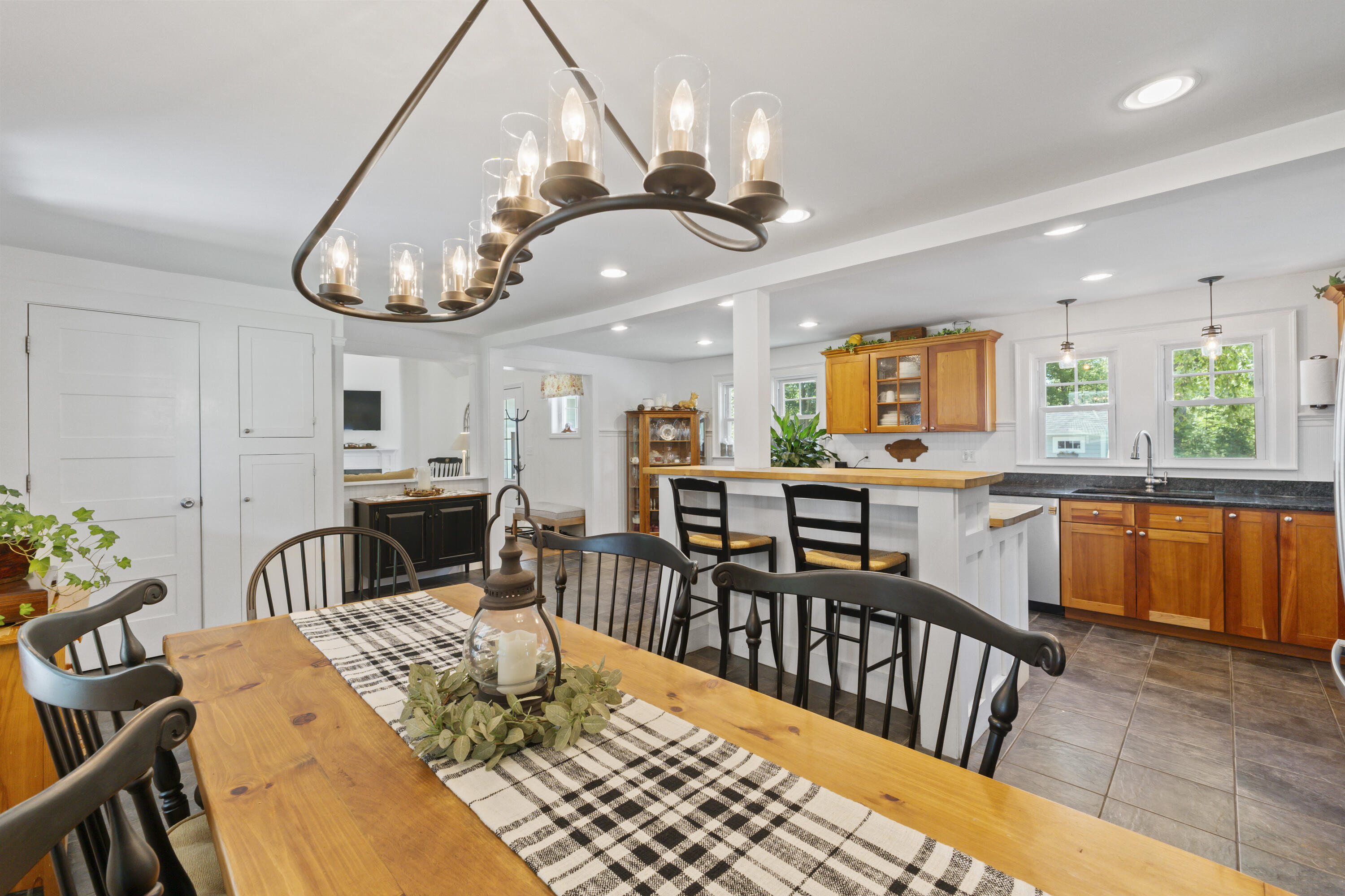 41 Cape Neddick Road York, ME 03909 - Photo 15 of 53 Dining