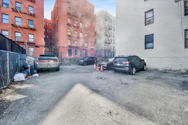 a car parked in front of a building
