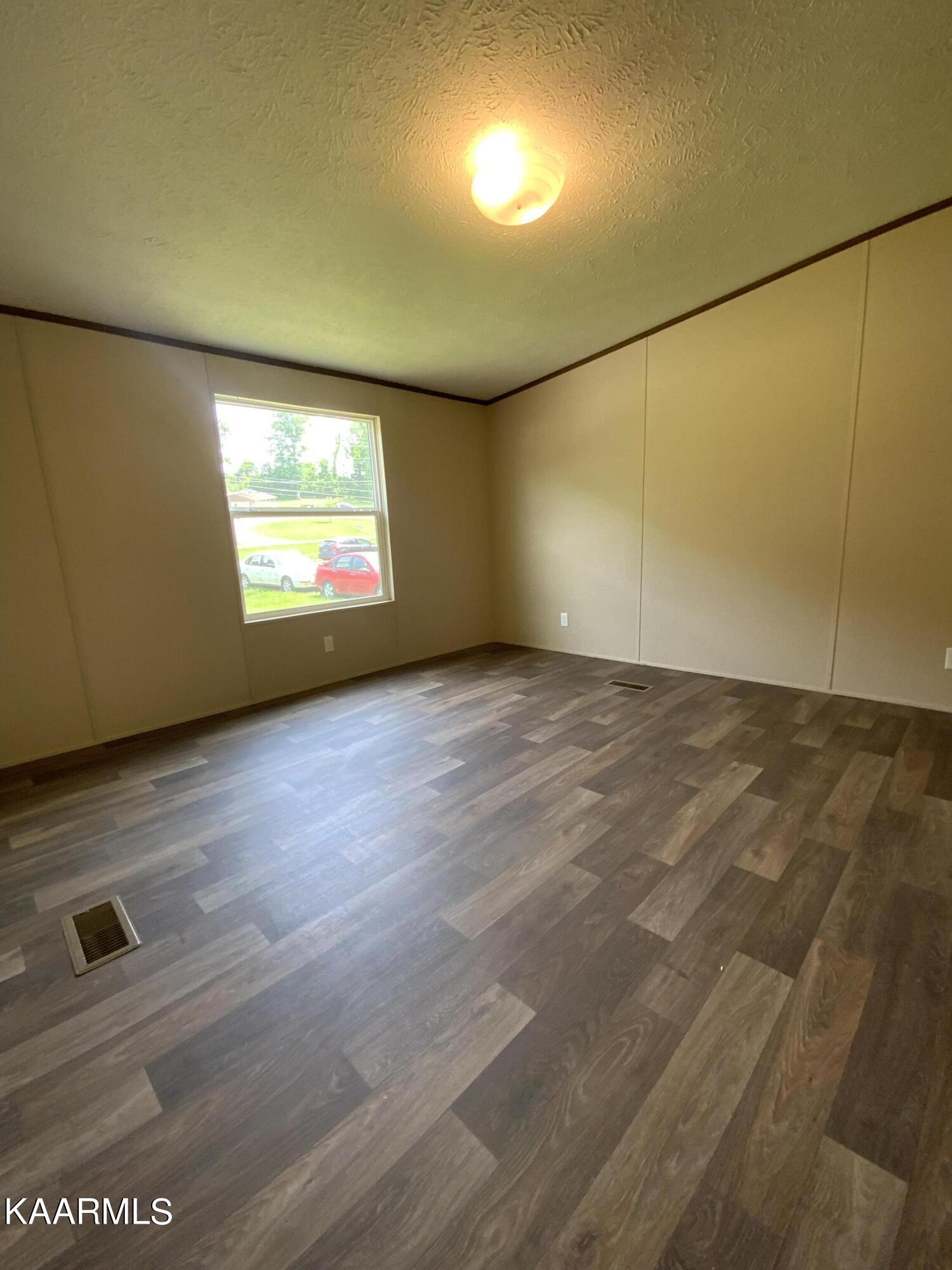 9321 East Emory Road Corryton, TN 37721 - Photo 17 of 27 52549DA1-E7C0-4CDB-AB29-45F4C66BEEFE