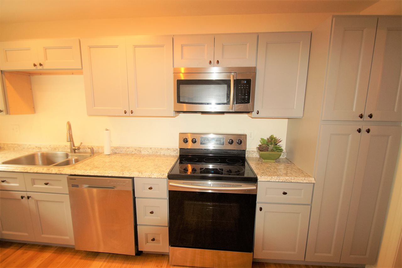 39 Freetown Road, Unit 9 Raymond, NH 03077 - Photo 3 of 27