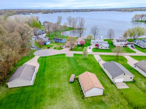 $1,195,000 | 1064 Bayview Drive, Coldwater, MI 49036