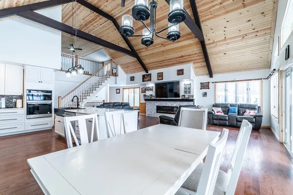 $1,195,000 | 1064 Bayview Drive, Coldwater, MI 49036