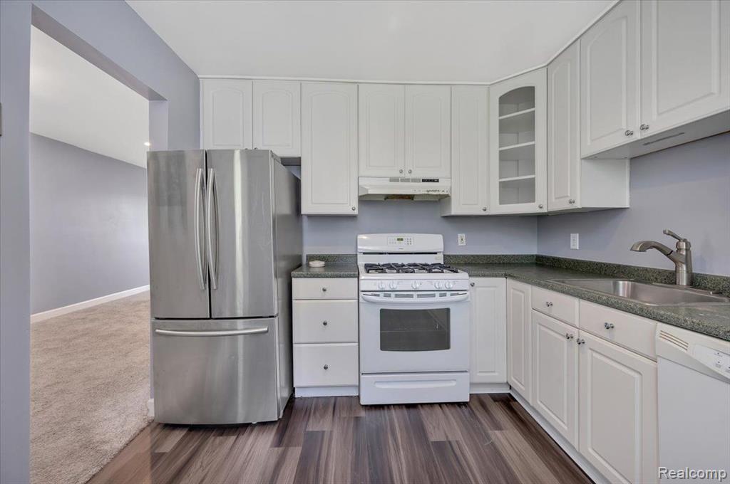 25107 Rosenbusch Boulevard Warren, MI 48089 - Photo 8 of 18