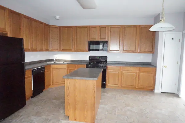 $2,495 | 3740 Pope Court, Unit 7404, Plano, IL 60545