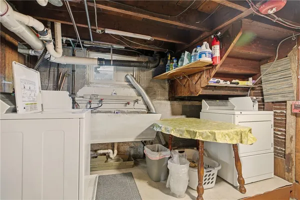 $1,600 | 984 York Avenue, Unit 2L, Pawtucket, RI 02861