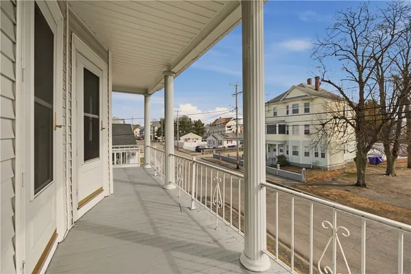 $1,600 | 984 York Avenue, Unit 2L, Pawtucket, RI 02861