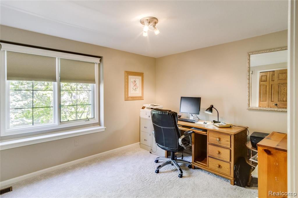 571 Augusta Drive Rochester Hills, MI 48309 - Photo 27 of 42