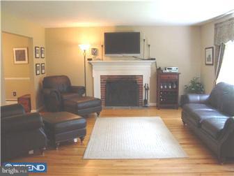 714 Mancill Road Wayne, PA 19087 - Photo 3 of 12 Living Room