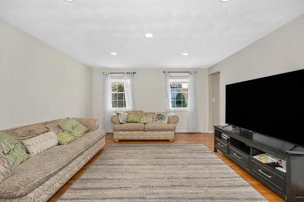 $849,900 | 1 Rosemary Lane, Chelmsford, MA 01824