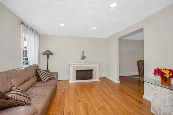 $849,900 | 1 Rosemary Lane, Chelmsford, MA 01824