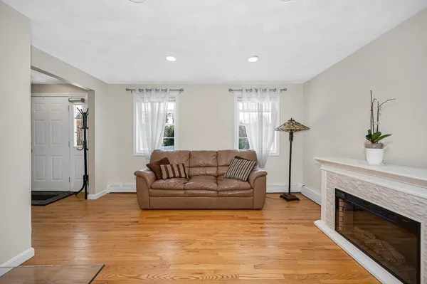 $849,900 | 1 Rosemary Lane, Chelmsford, MA 01824