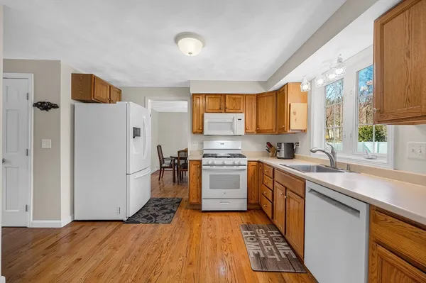 $849,900 | 1 Rosemary Lane, Chelmsford, MA 01824