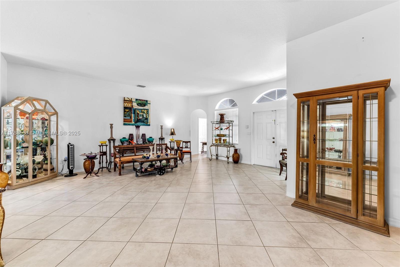 2819 Augusta Lane Homestead, FL 33035 - Photo 7 of 24 a living room with furniture and large mirror