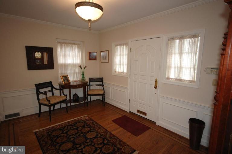 3226 Fallstaff Road Baltimore, MD 21209 - Photo 2 of 20 Entrance / Foyer