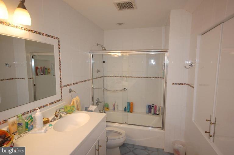 3226 Fallstaff Road Baltimore, MD 21209 - Photo 15 of 20 Bath #1