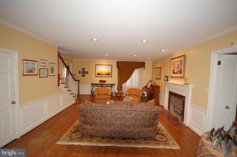 3226 Fallstaff Road Baltimore, MD 21209 - Photo 4 of 20 Living Room #2