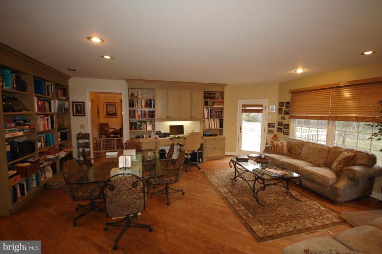 3226 Fallstaff Road Baltimore, MD 21209 - Photo 5 of 20 Family Room